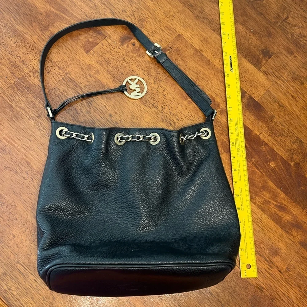 Michael Kors black Frankie Messenger bag purse